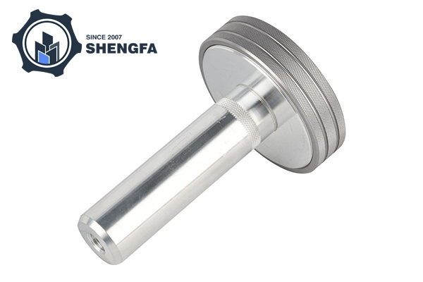 鍛造と鋳造それぞれの主な利点は何ですか?